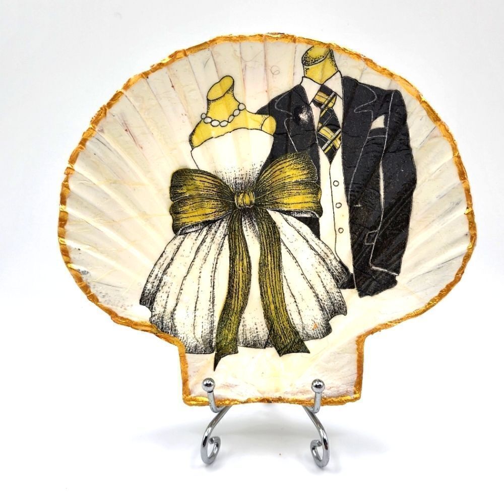 Decoupage Scalloped shell Wedding Attire
